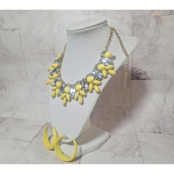 Etc! Yellow Statement Bib Necklace and Plastic Earrings Set with Large Rhineston - Picture 3 of 10